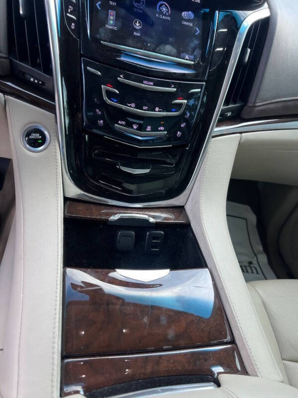 2017 Cadillac Escalade Standard