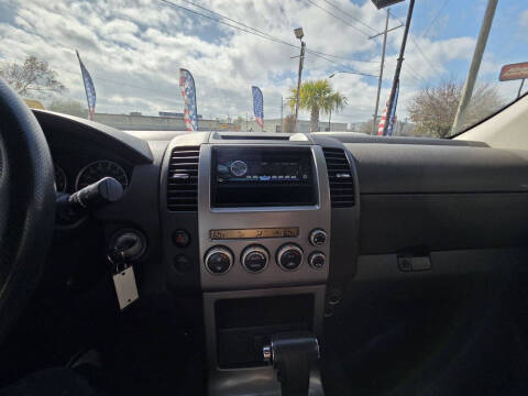 2006 Nissan Pathfinder LE