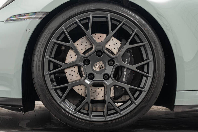 2025 Porsche 911 Carrera