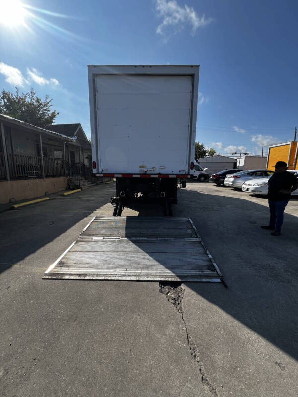 2019 Freightliner M2 106