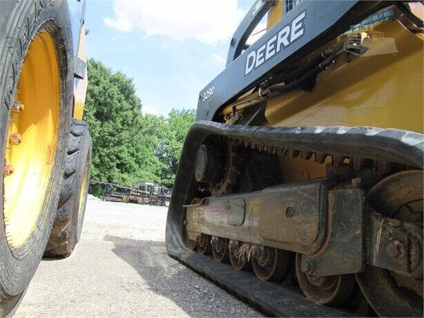 2011 John Deere 329D