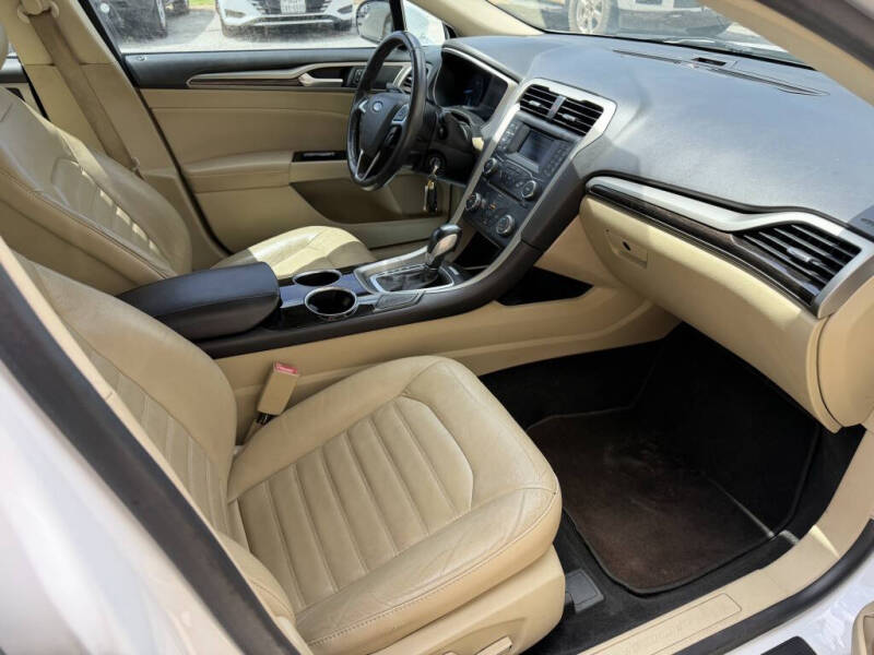 2014 Ford Fusion SE