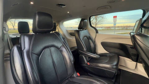 2022 Chrysler Pacifica Hybrid Touring L