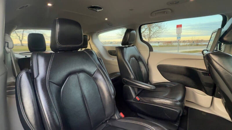 2022 Chrysler Pacifica Hybrid Touring L