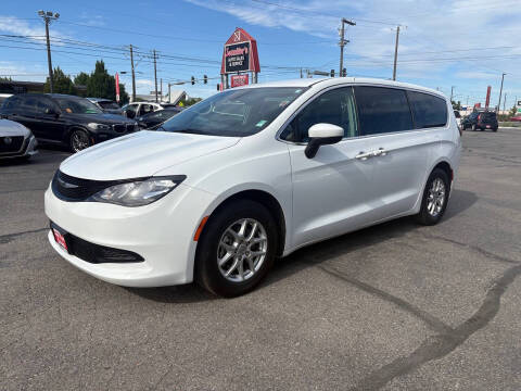 2023 Chrysler Voyager LX