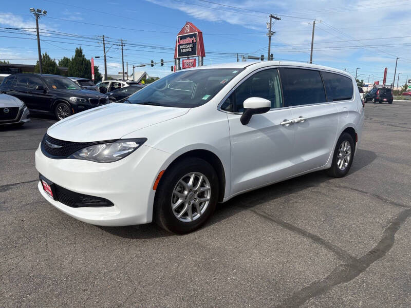 2023 Chrysler Voyager LX