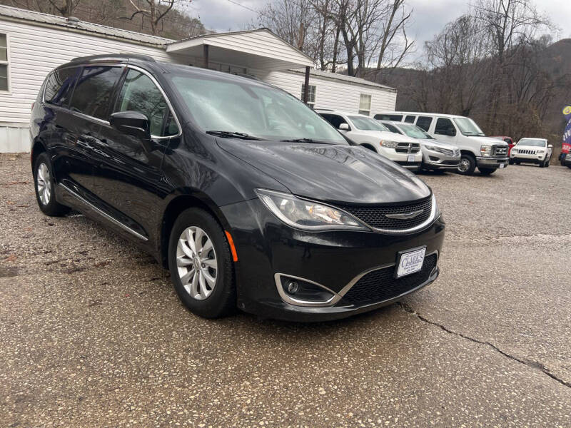 2017 Chrysler Pacifica Touring-L photo 3