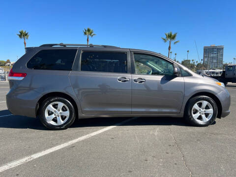 2014 Toyota Sienna LE 8-Passenger