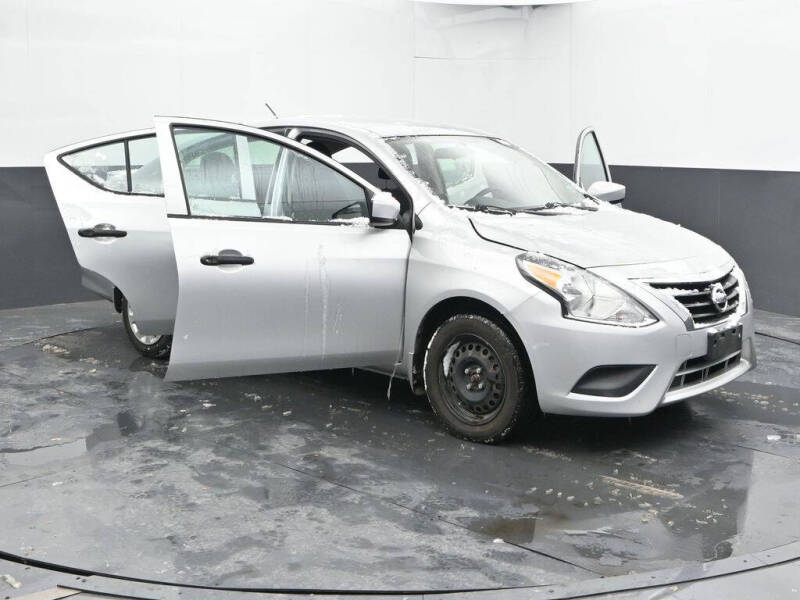 2019 Nissan Versa S Plus