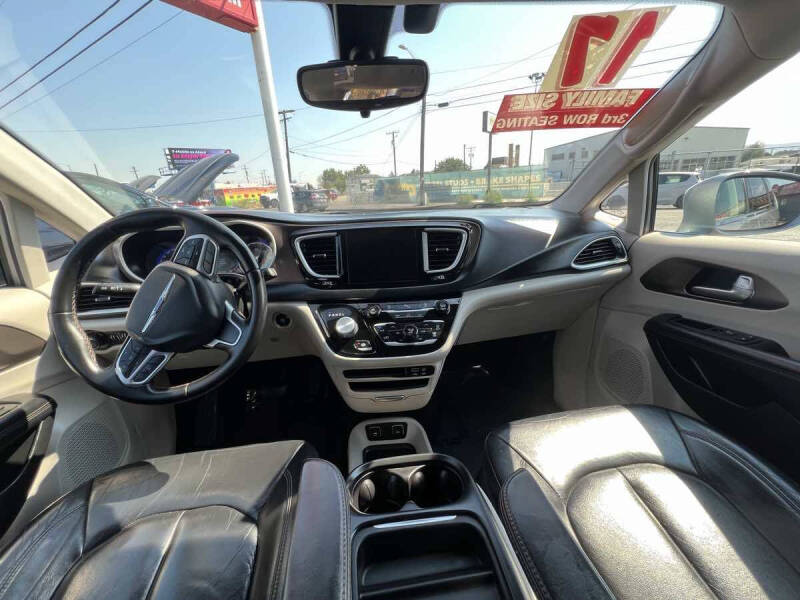 2017 Chrysler Pacifica Touring-L