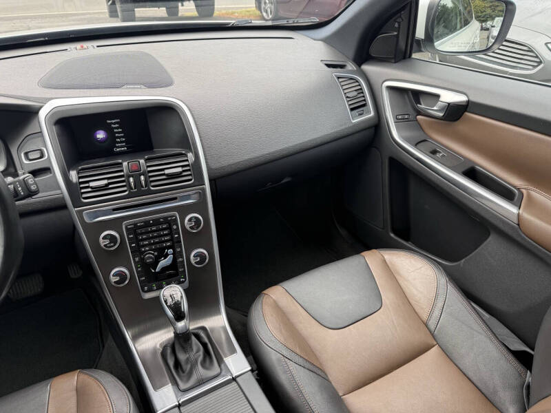 2016 Volvo XC60 T5 Drive-E Platinum