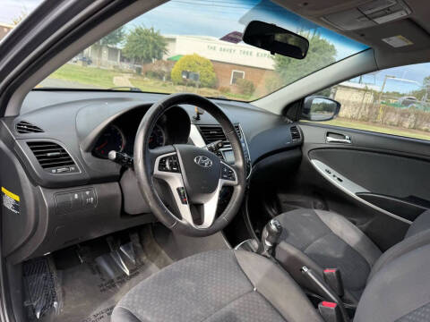 2012 Hyundai Accent SE