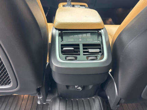 2018 Volvo XC90 T6 Momentum