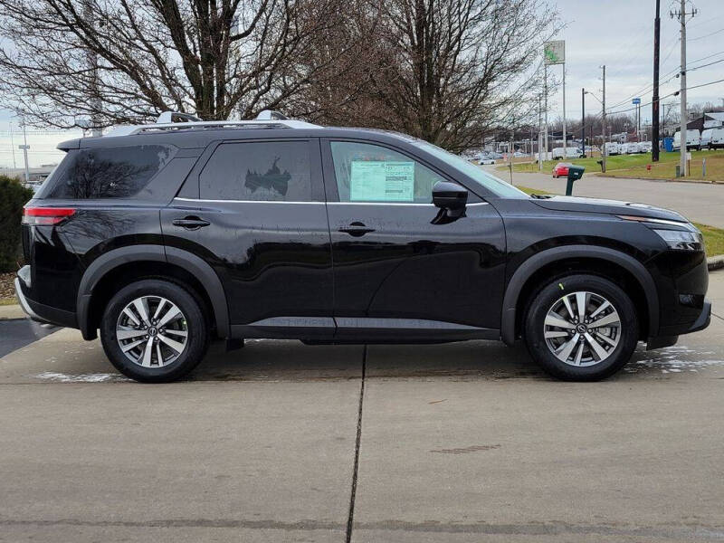 2025 Nissan Pathfinder SL