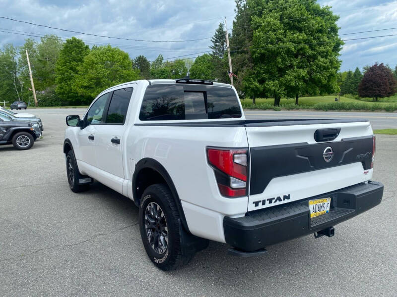 2022 Nissan Titan PRO-4X photo 3