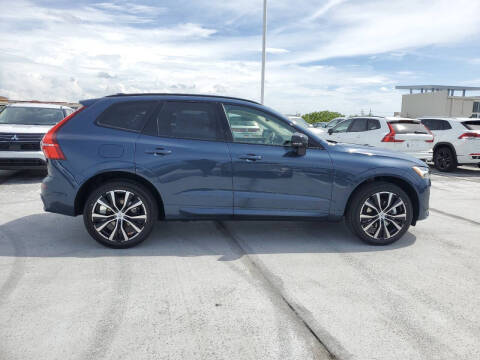 2025 Volvo XC60 B5 Plus Dark Theme