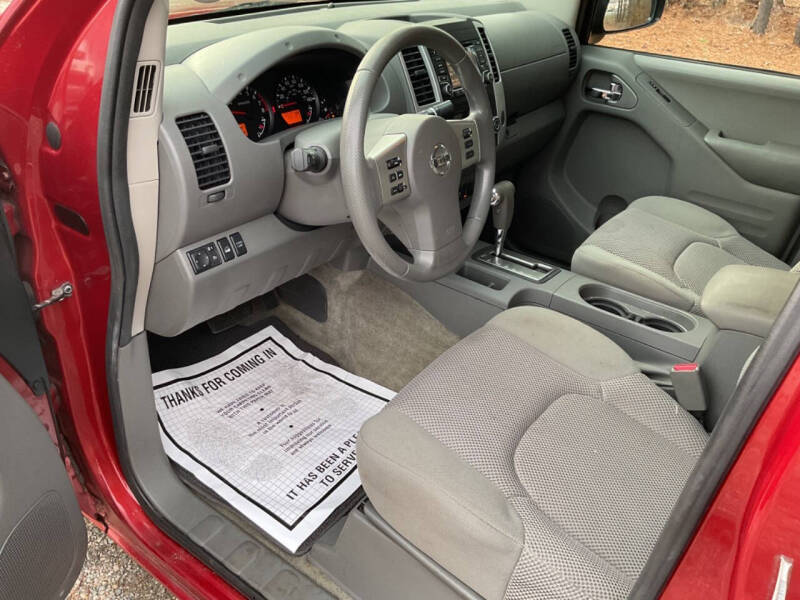 2015 Nissan Frontier SV photo 23