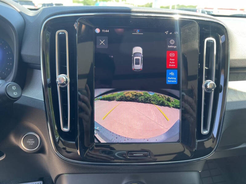 2026 Volvo XC40 B5 Core