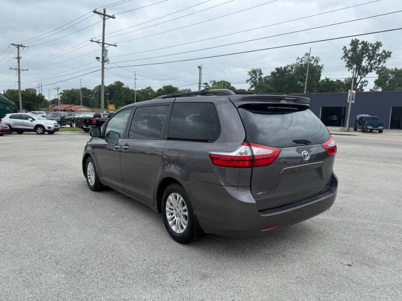 2017 Toyota Sienna XLE 8-Passenger