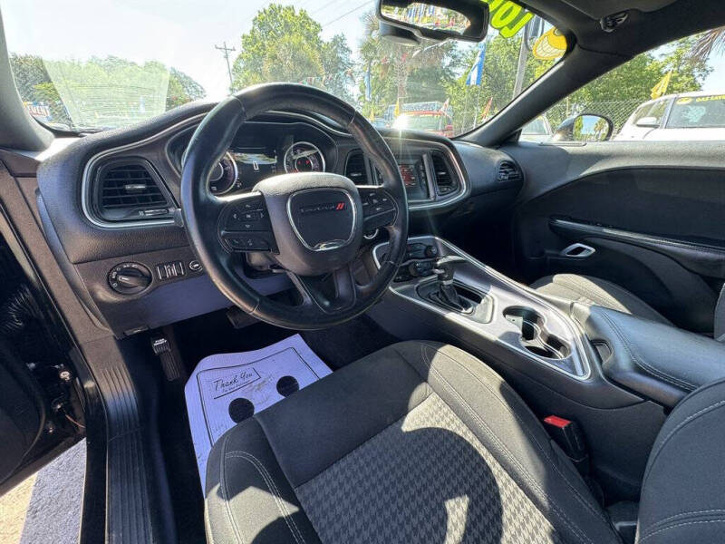 2016 Dodge Challenger SXT