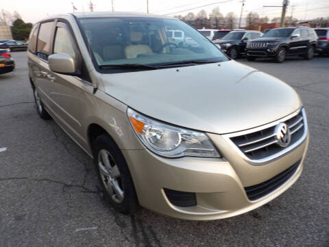 2010 Volkswagen Routan SE