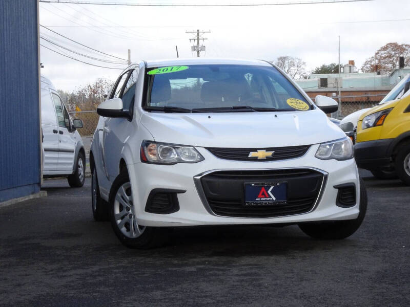 2017 Chevrolet Sonic null photo 3