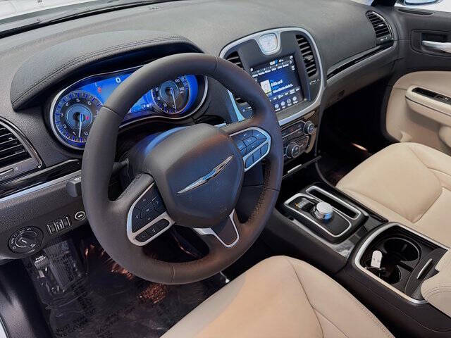 2023 Chrysler 300 Touring L