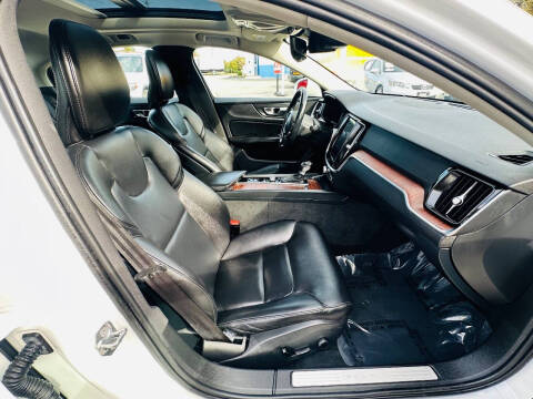 2021 Volvo S60 T6 Momentum