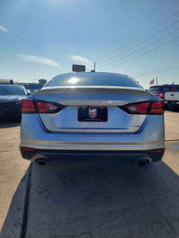 2021 Nissan Altima 2.0 SR