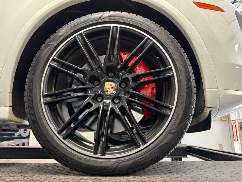 2016 Porsche Cayenne GTS