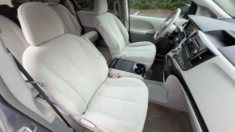 2014 Toyota Sienna LE 8-Passenger