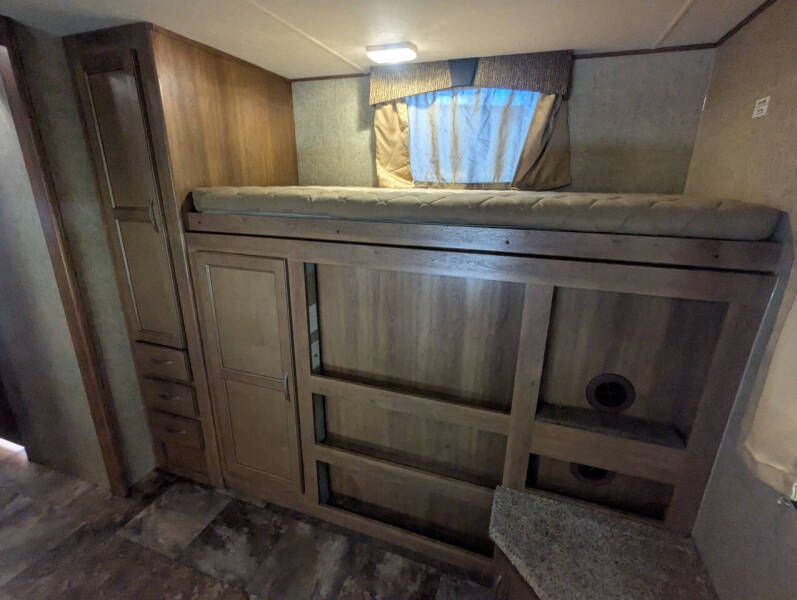 2015 Coachmen RV Apex 300BHS / 34ft