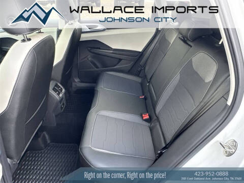 2025 Volkswagen Taos SE 4Motion