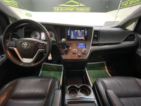 2017 Toyota Sienna SE Premium 8-Passenger