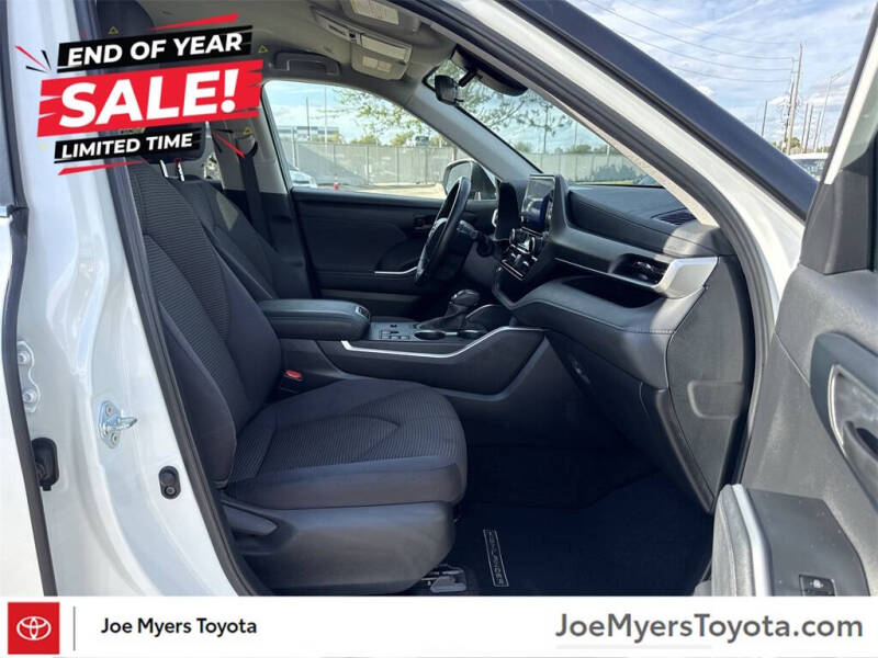 2024 Toyota Highlander LE