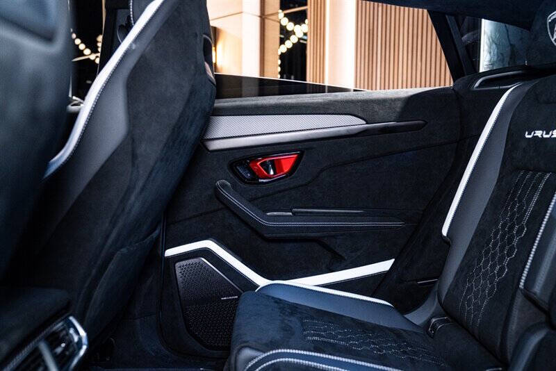 2023 Lamborghini Urus Performante