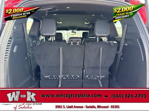 2027 Chrysler Pacifica Select
