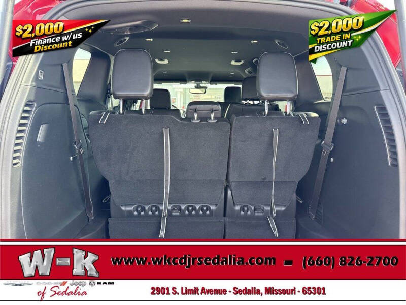 2027 Chrysler Pacifica Select