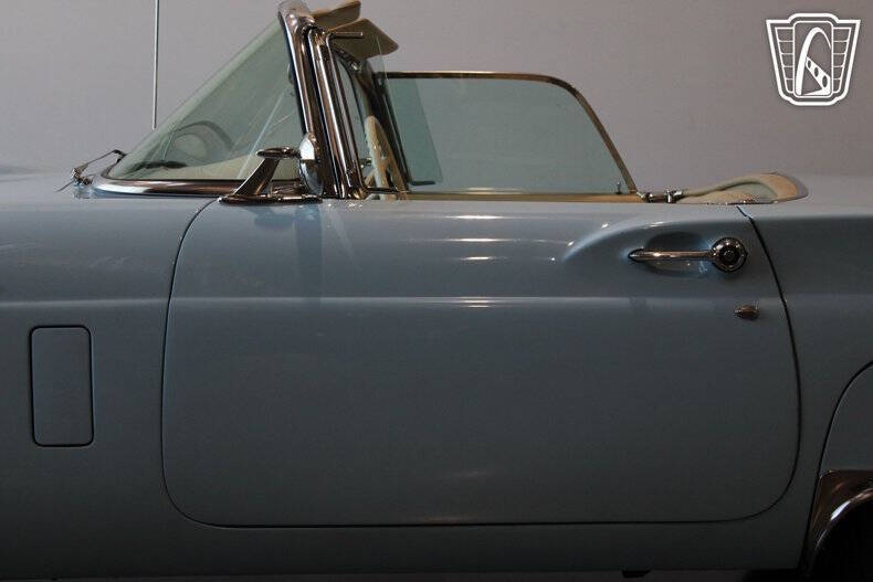 1957 Ford Thunderbird