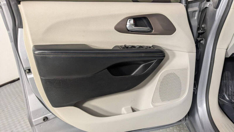 2020 Chrysler Voyager LXi