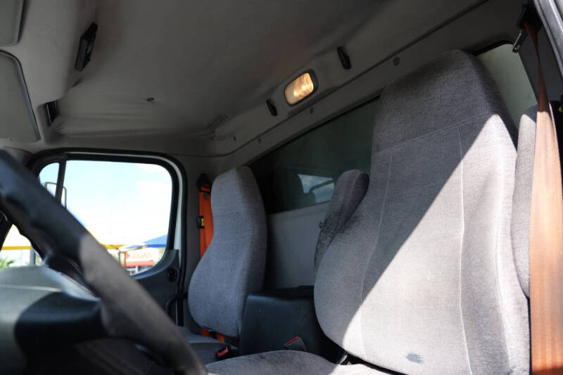 2014 Freightliner M2 106