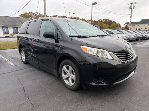 2012 Toyota Sienna LE 8-Passenger