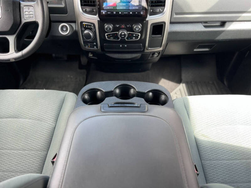 2016 RAM 1500 SLT