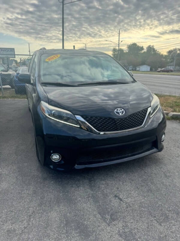 2017 Toyota Sienna SE 8-Passenger