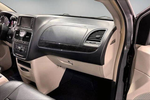 2016 Chrysler Town and Country Touring