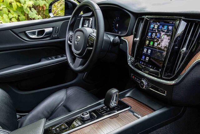 2024 Volvo S60 B5 Plus Dark Theme