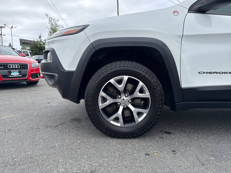 Used 2015 Jeep Cherokee Trailhawk with VIN 1C4PJMBS5FW521075 for sale in Edmonds, WA
