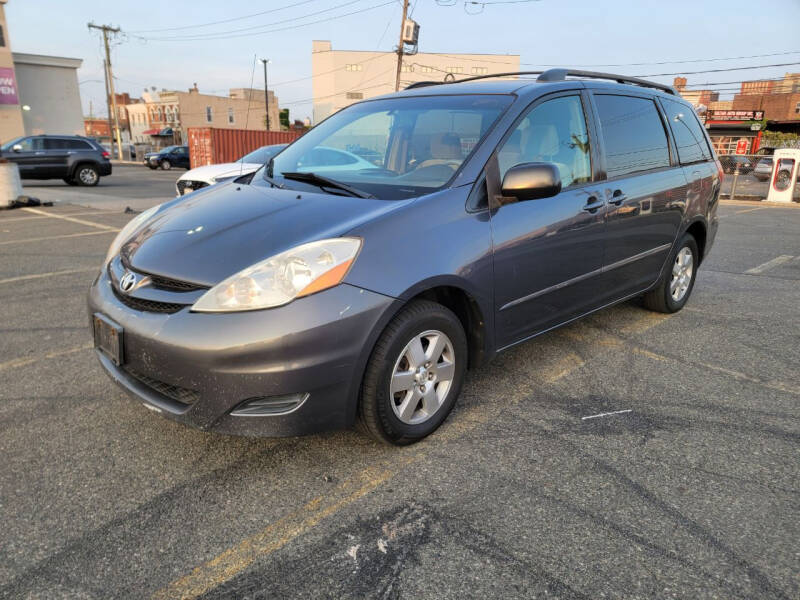 2006 Toyota Sienna for sale at Top Choice Auto Sales in Brooklyn NY