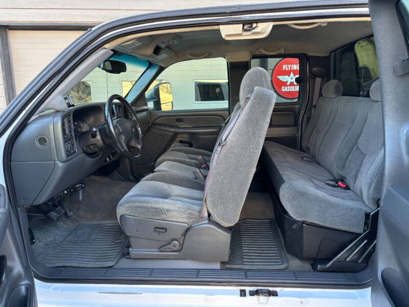 2005 Chevrolet Silverado 3500 LS