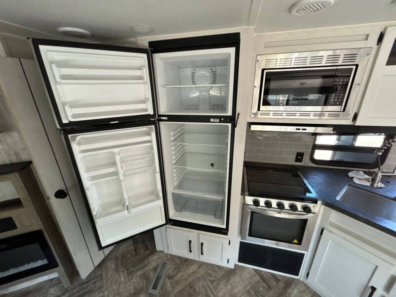 2023 Forest River 28BHHSS2B